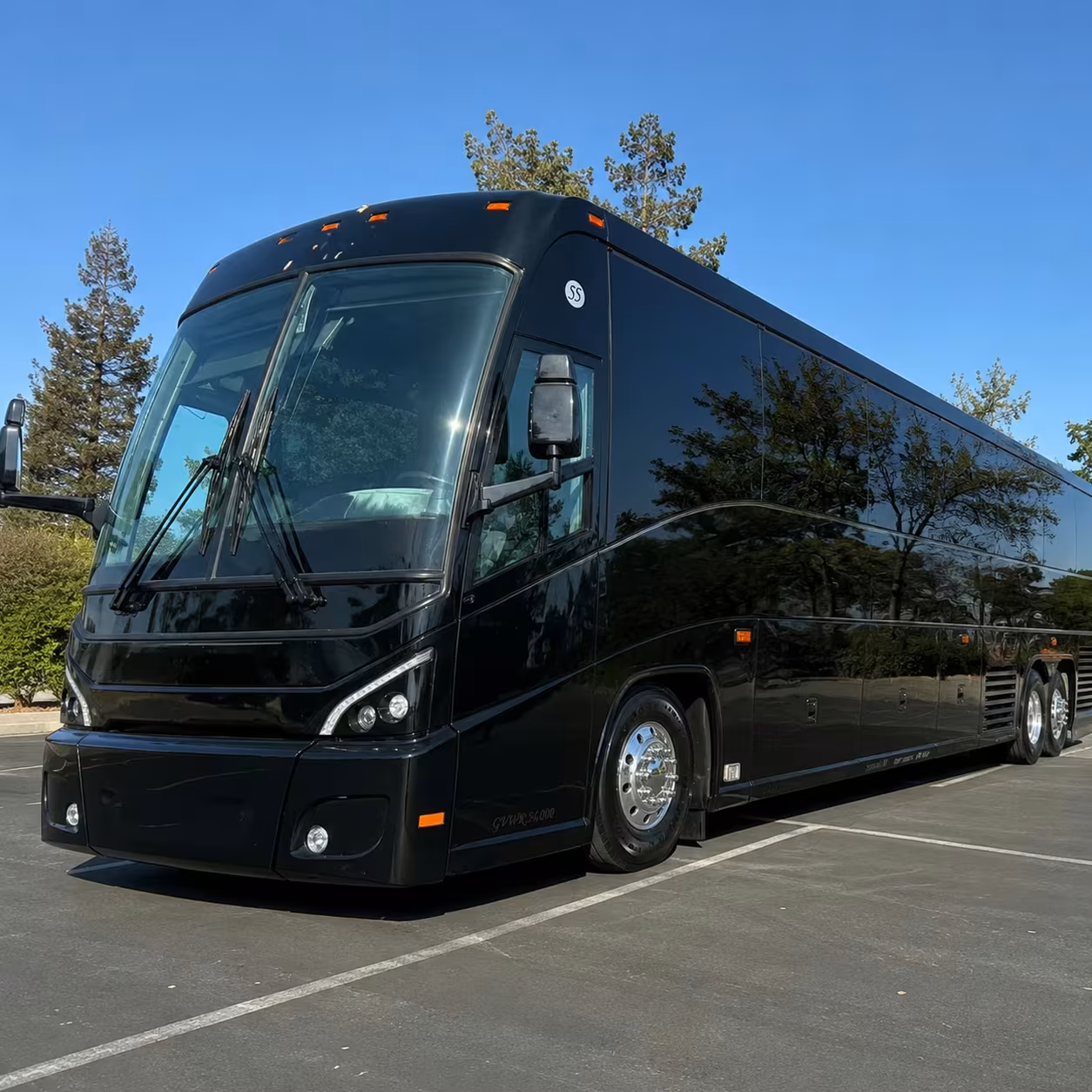 providence charter bus rentals for risd museum and zoo field trips